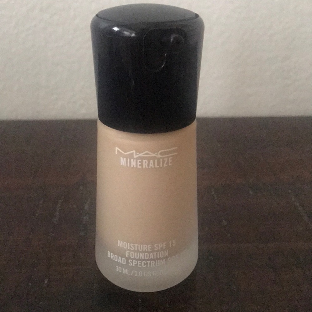 MAC Cosmetics Mineralized Liquid Foundation